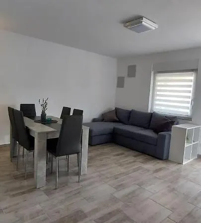 Zrinec Apartamento *