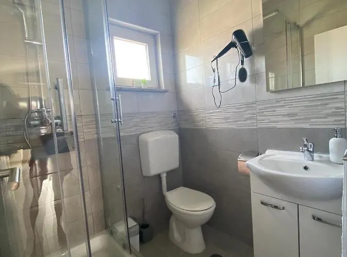 Zrinec 아파트 비르