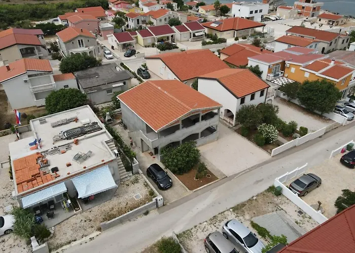 Zrinec 아파트 비르